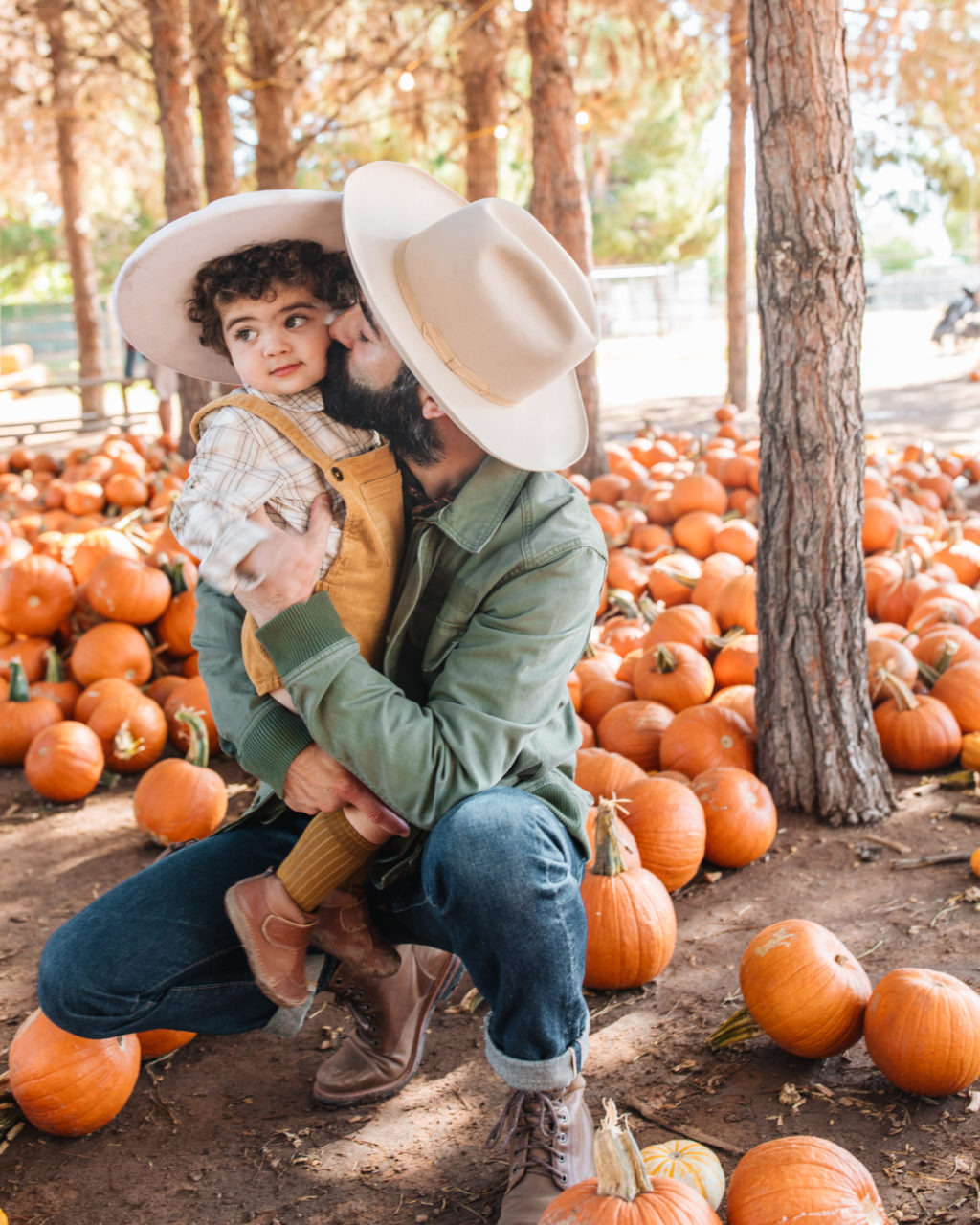 family pumpkin picking photo ideas