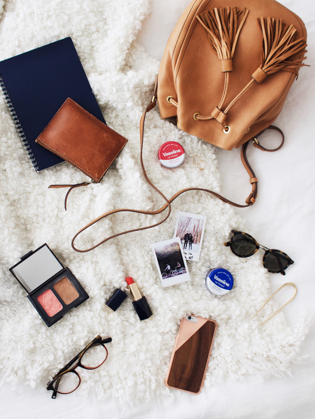 NewDarlings - What's in my bag - His + Hers