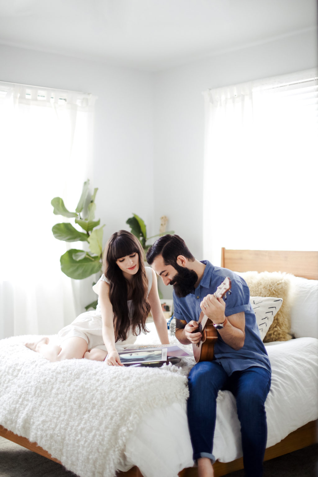 NewDarlings - Records in bed - Lifestyle Photography