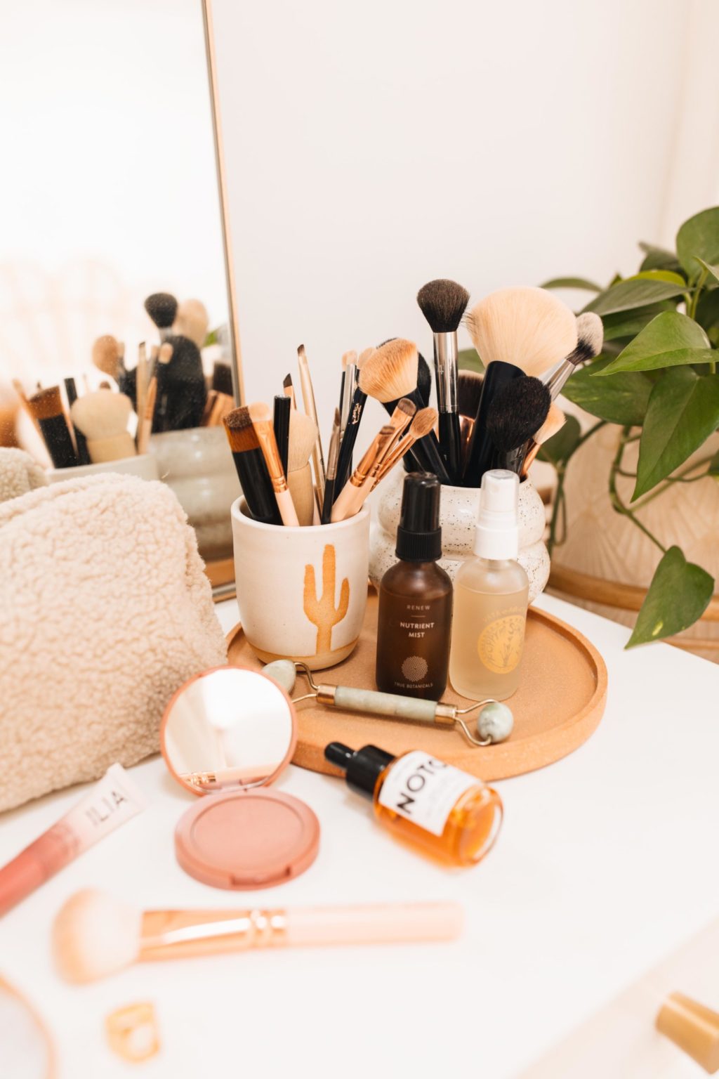 The Best & Prettiest Vanity Organization and Makeup Storage – Dorothy Pro  Blog