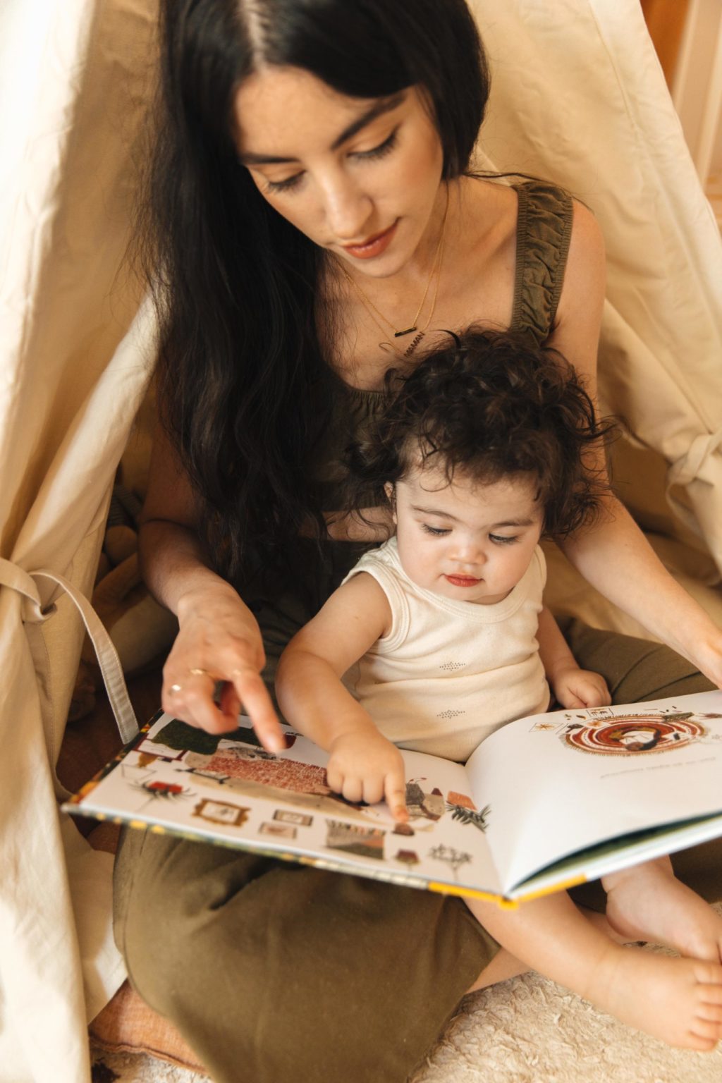  Montessori Inspired Books for 0-12 Months