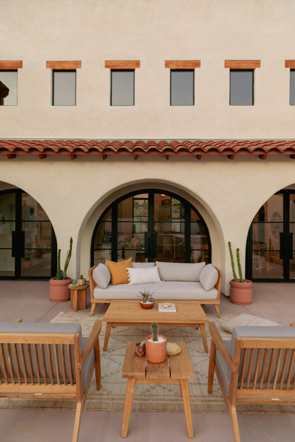 outdoor sofa - outdoor living space - summer patio ideas - desert patio
