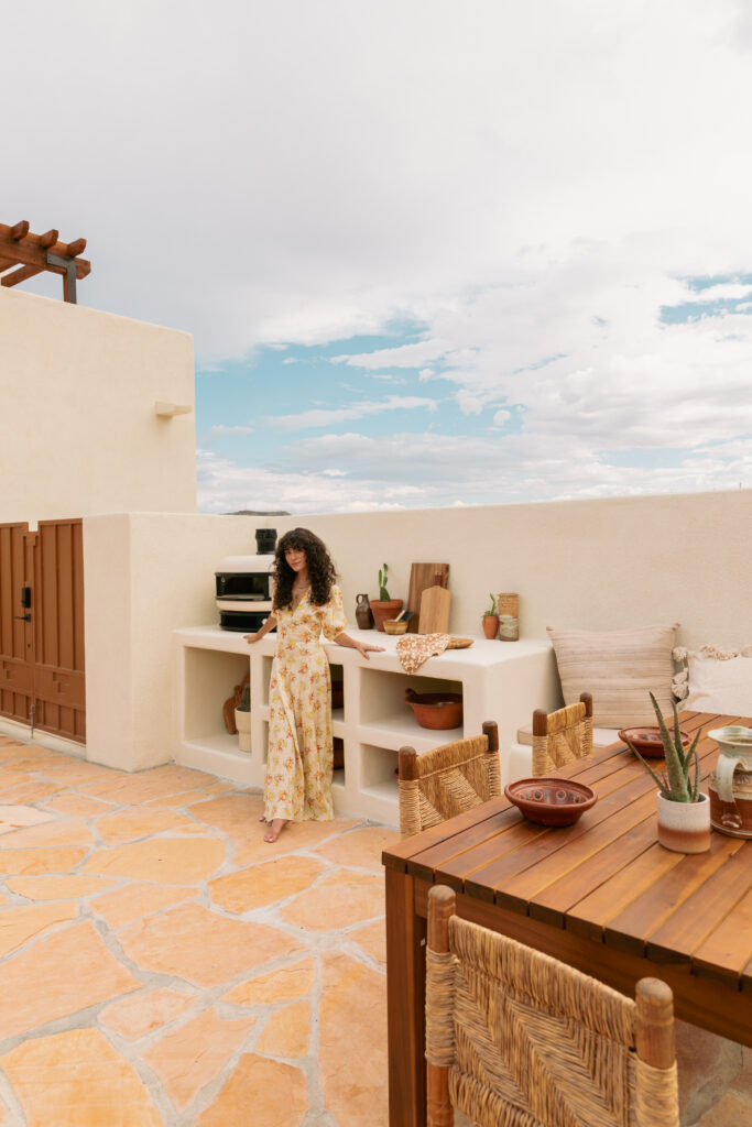 outdoor kitchen - stucco Mediterranean style - southwest desert backyard