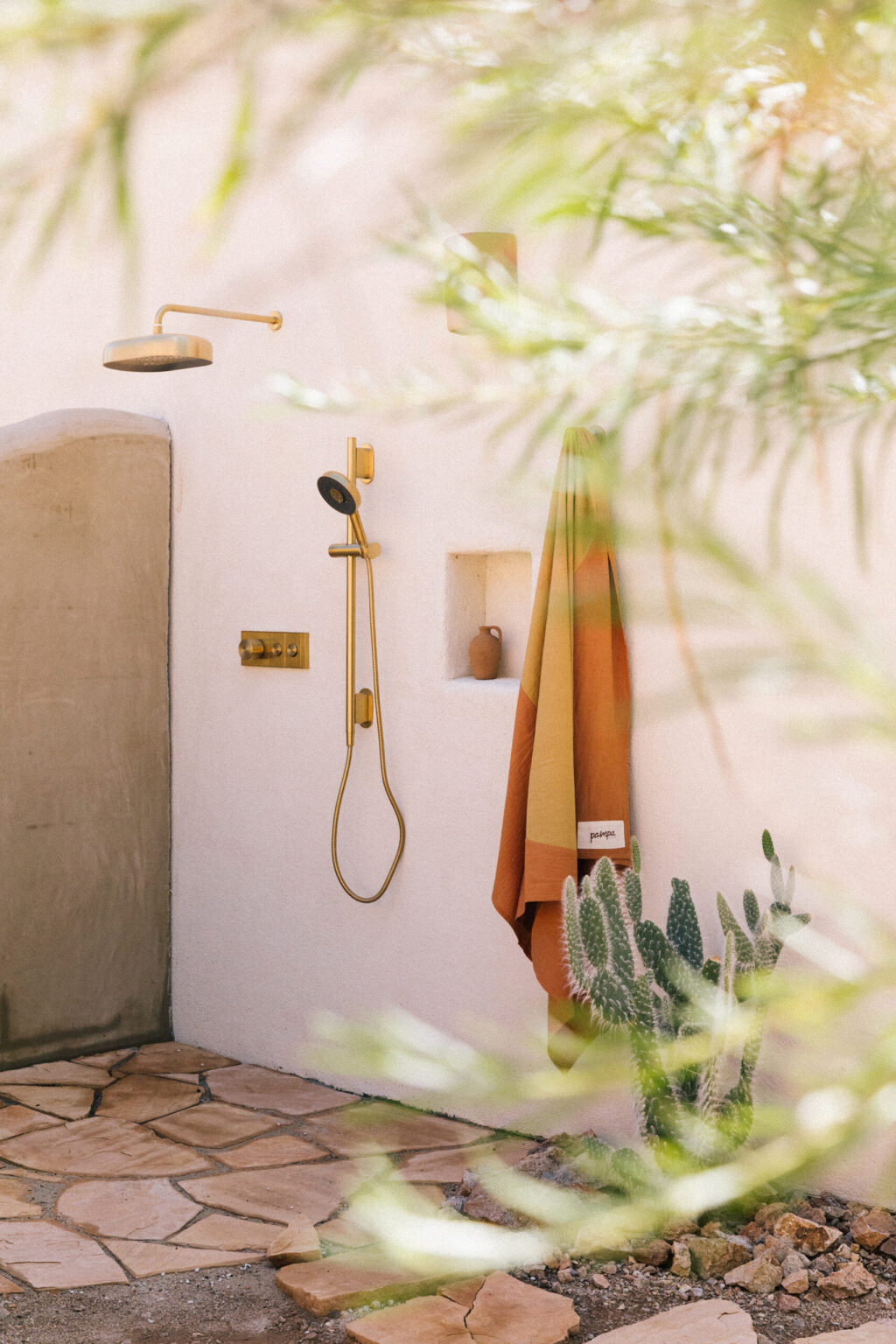 outdoor desert shower - outdoor shower ideas - newdarlings backyard - plaster shower